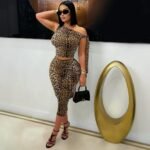 Leopard print one-shoulder, wild and alluring, suitable for parties, outings, outdoor activities, etc.